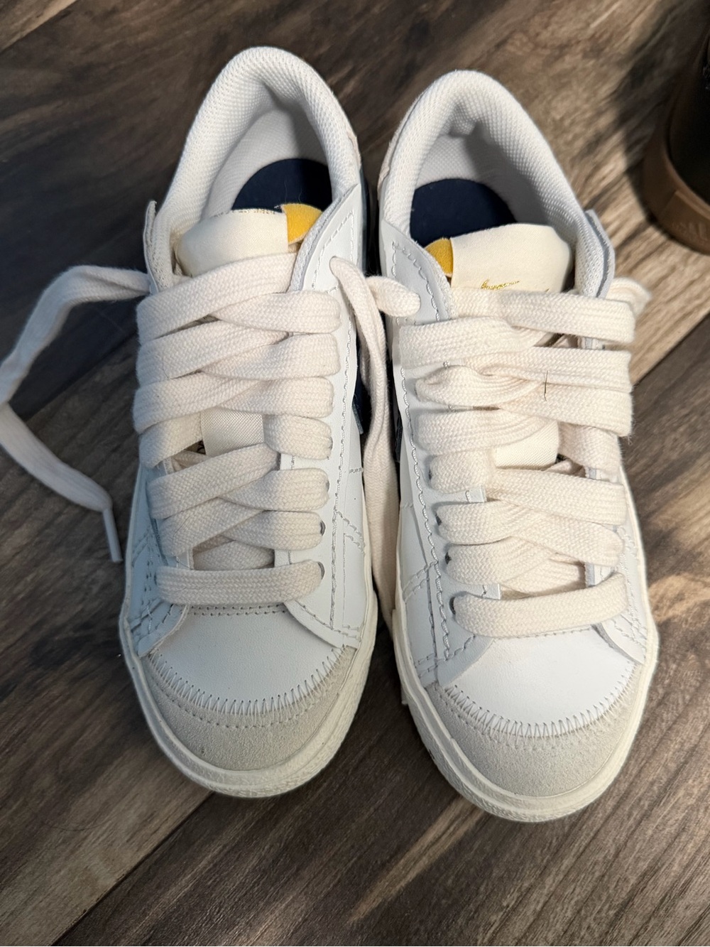 Nike White Casual Lace-Up Sneakers - size 6